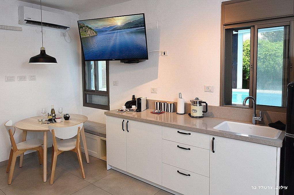 אחוזה בשניים