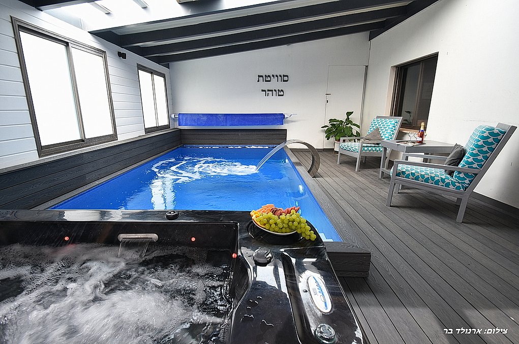 אחוזה בשניים