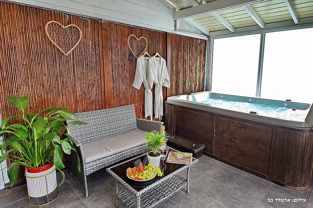 אחוזה בשניים