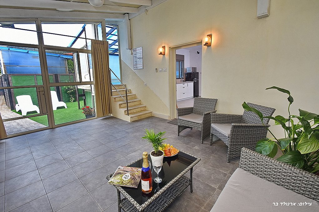 אחוזה בשניים