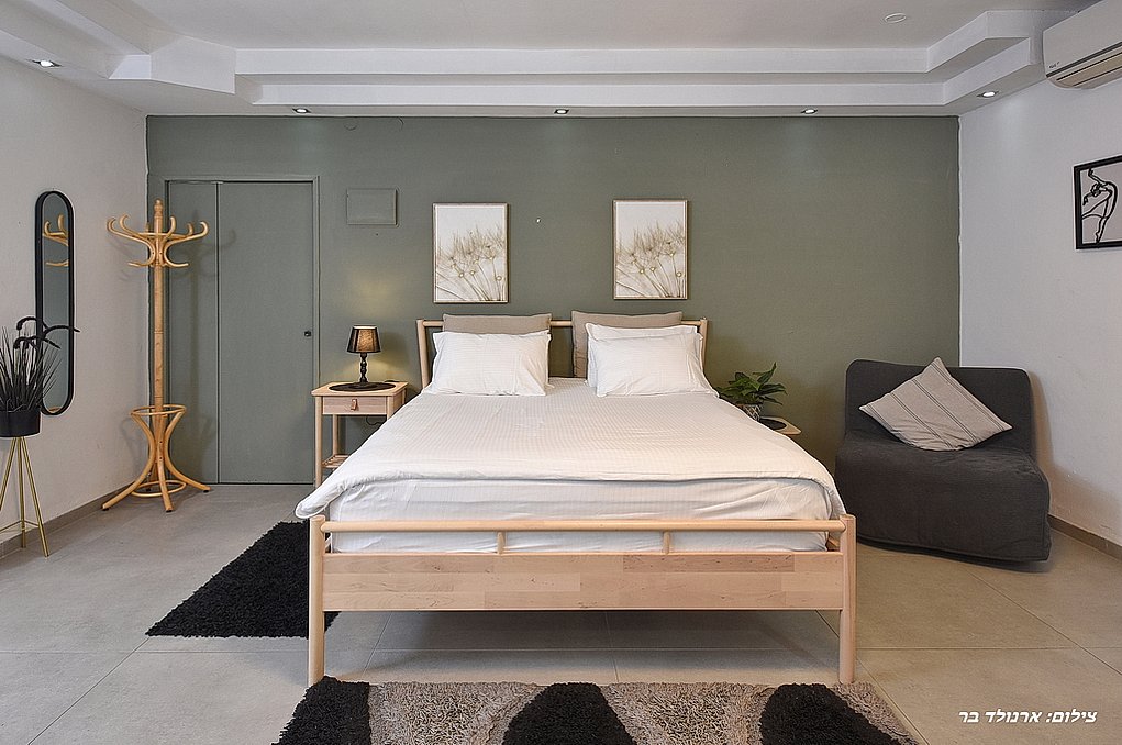 אחוזה בשניים