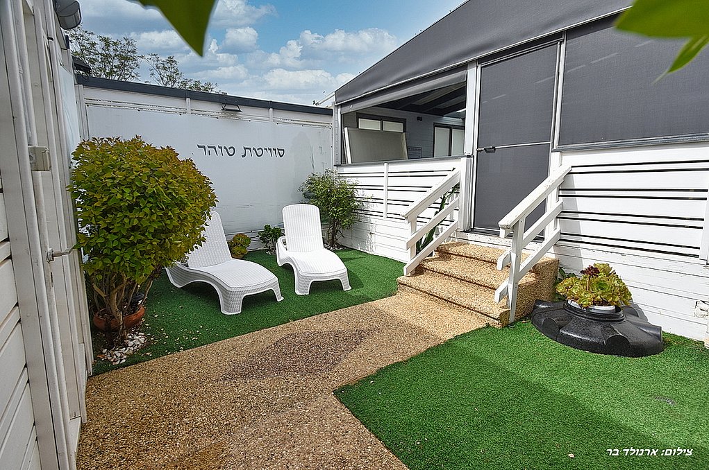 אחוזה בשניים