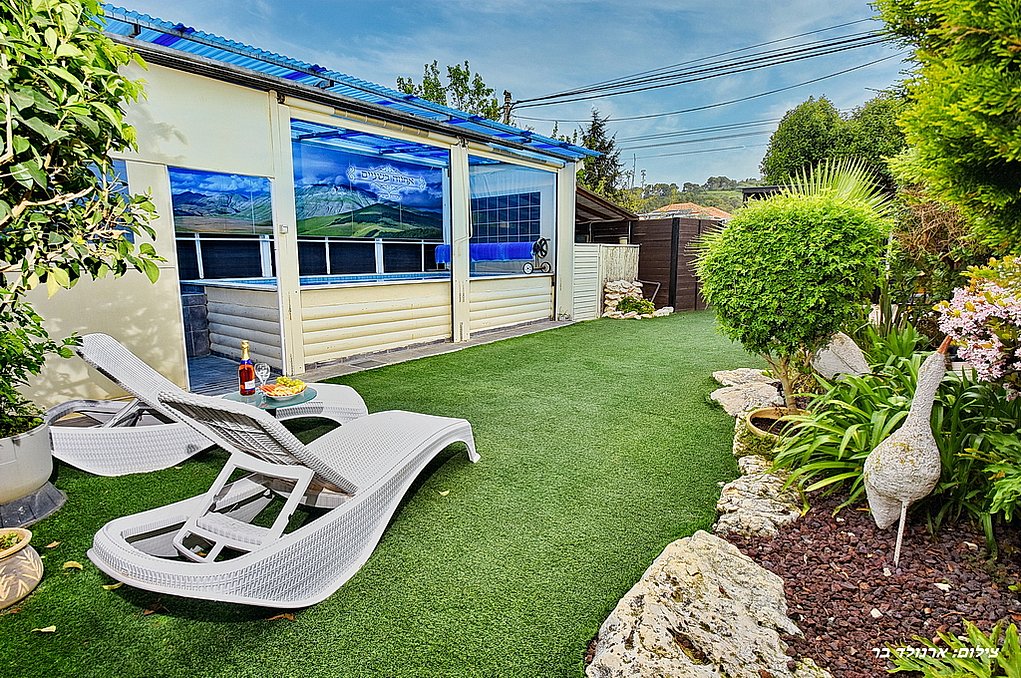 אחוזה בשניים