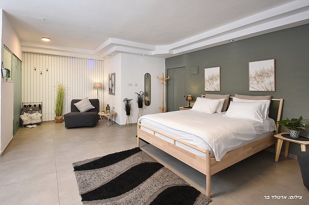 אחוזה בשניים