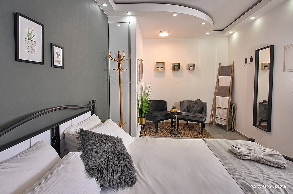 אחוזה בשניים