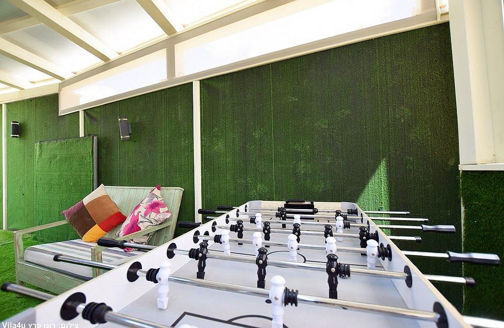 אחוזה בשניים