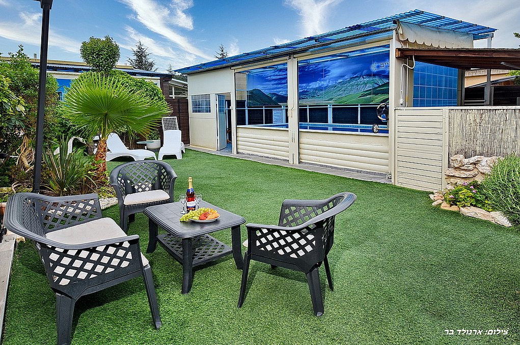 אחוזה בשניים