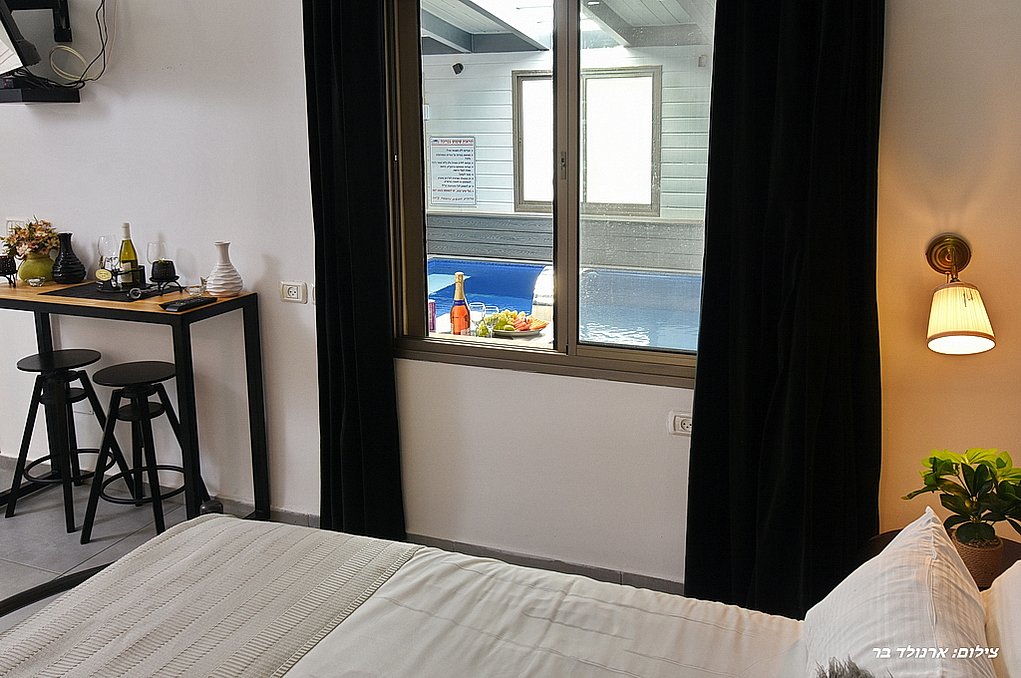 אחוזה בשניים