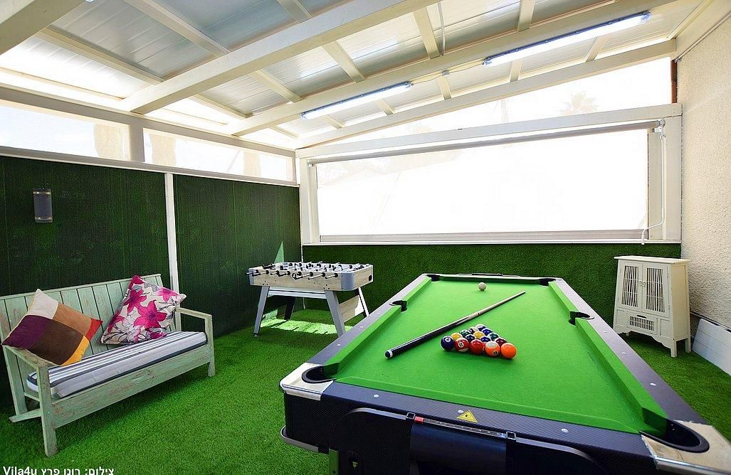 אחוזה בשניים