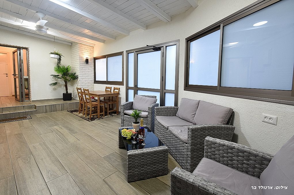 אחוזה בשניים