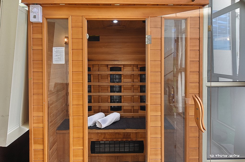 אחוזה בשניים