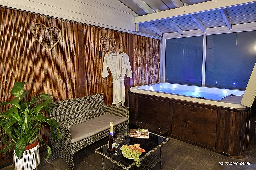 אחוזה בשניים