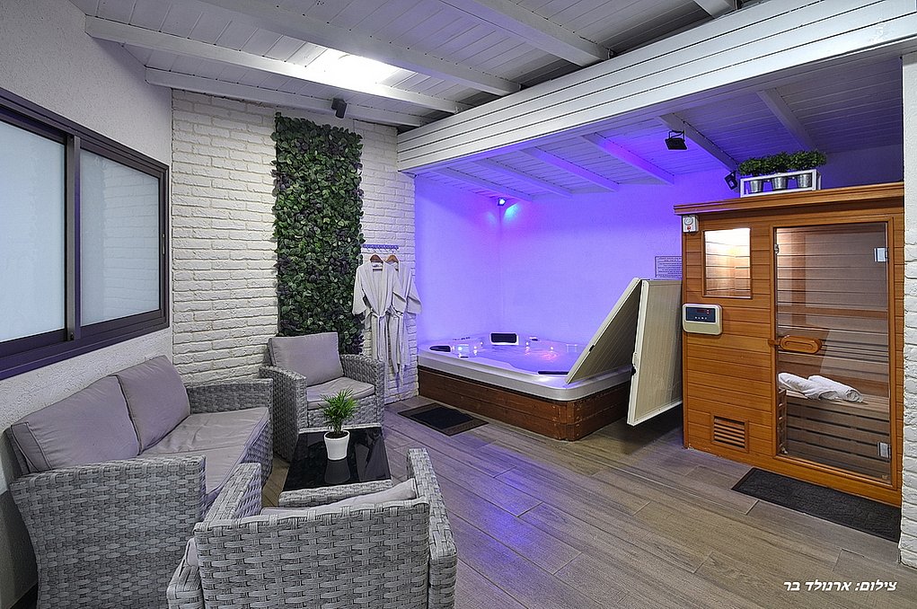 אחוזה בשניים